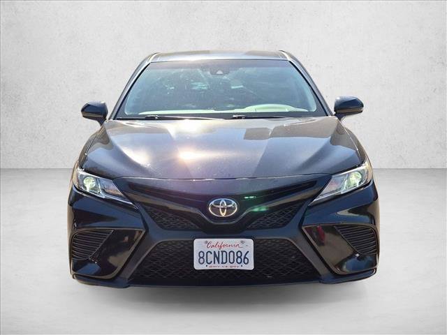 Used 2018 Toyota Camry SE FWD image 2