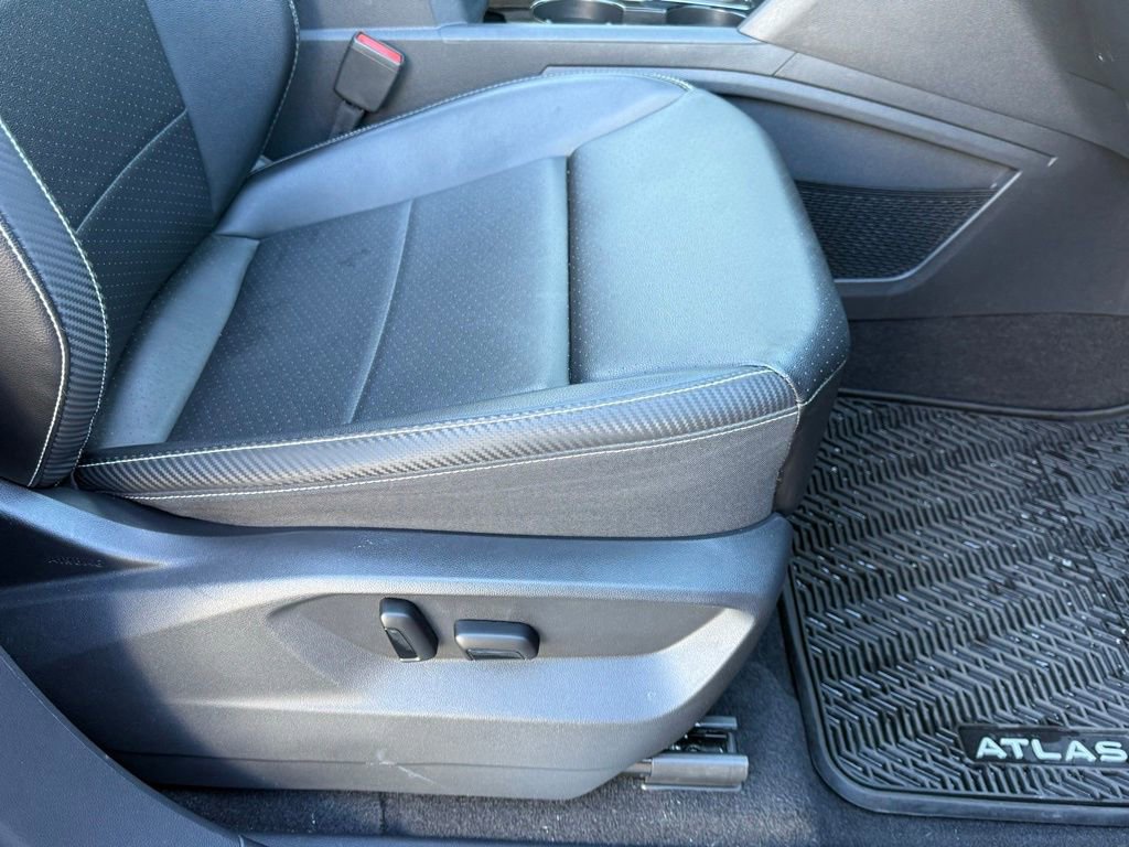 Used 2022 Volkswagen Atlas Cross Sport SEL R-Line image 45