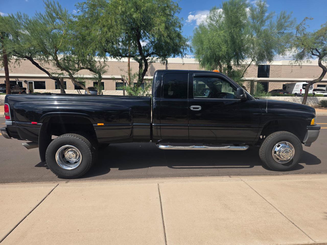 Used 2001 Dodge Ram 3500 Truck 4x4 Quad Cab image 16