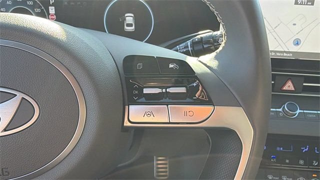 Certified 2025 Hyundai Elantra SEL FWD image 19