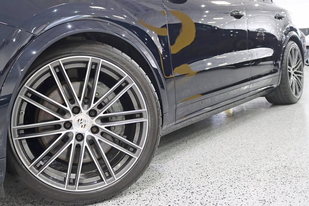 Used 2023 Porsche Cayenne S AWD/4WD image 4