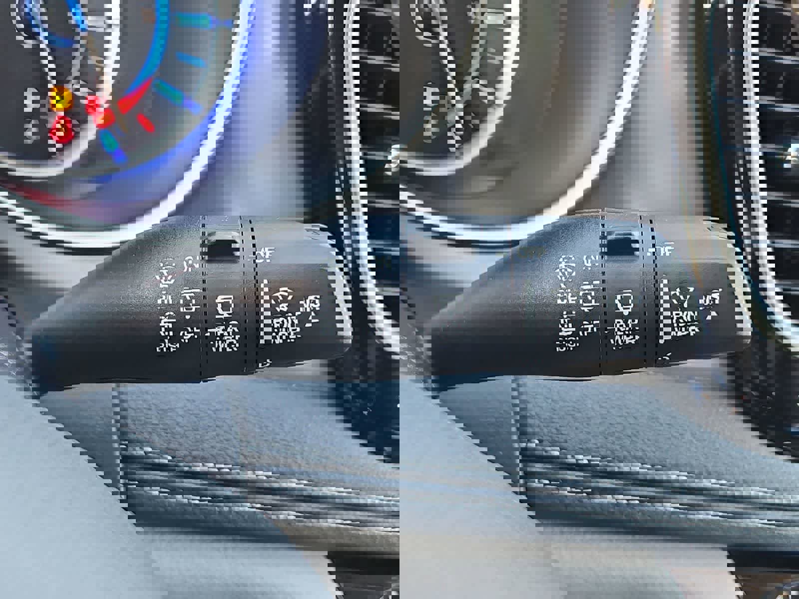 Used 2023 Chrysler Pacifica Touring-L image 27