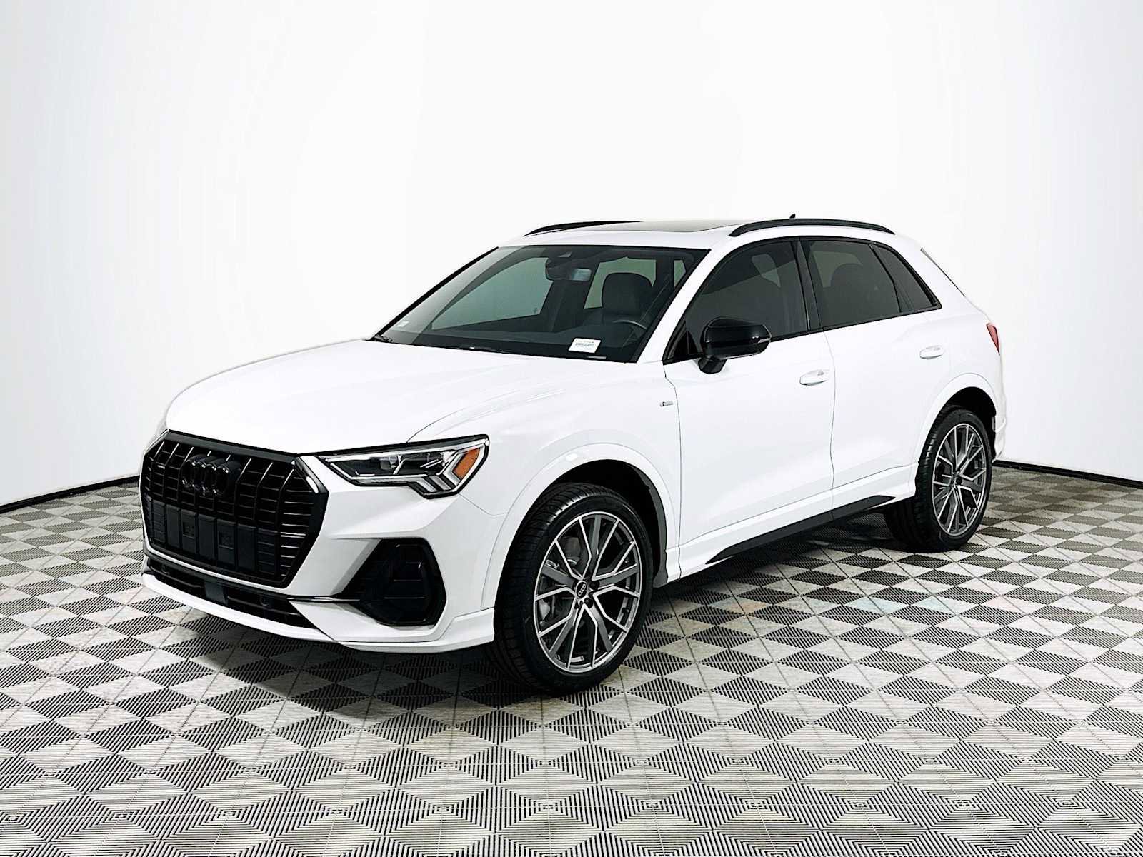 Certified 2025 Audi Q3 2.0T Premium Plus w/ Premium Plus Package image 3