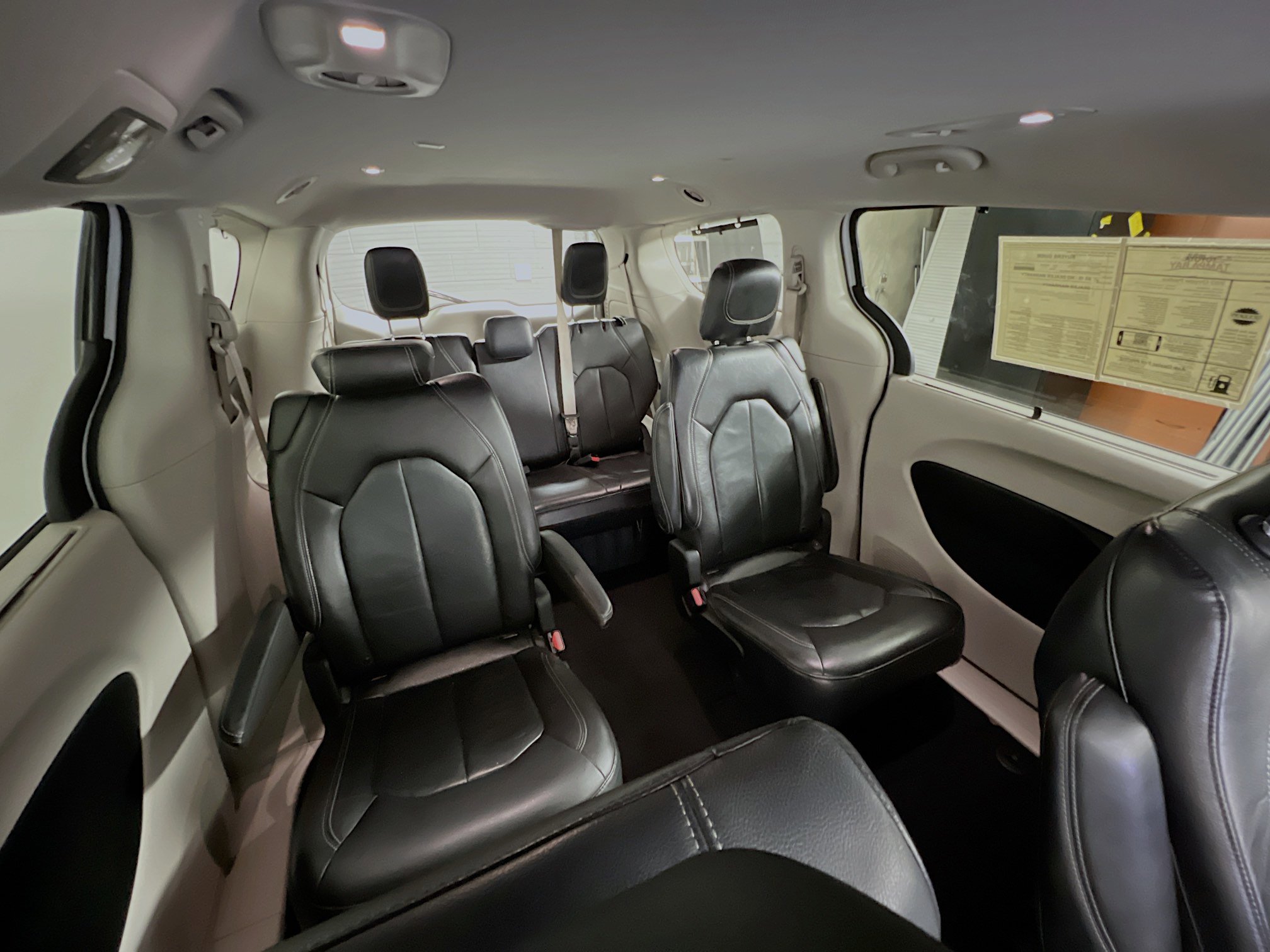 Used 2022 Chrysler Pacifica Touring-L image 33