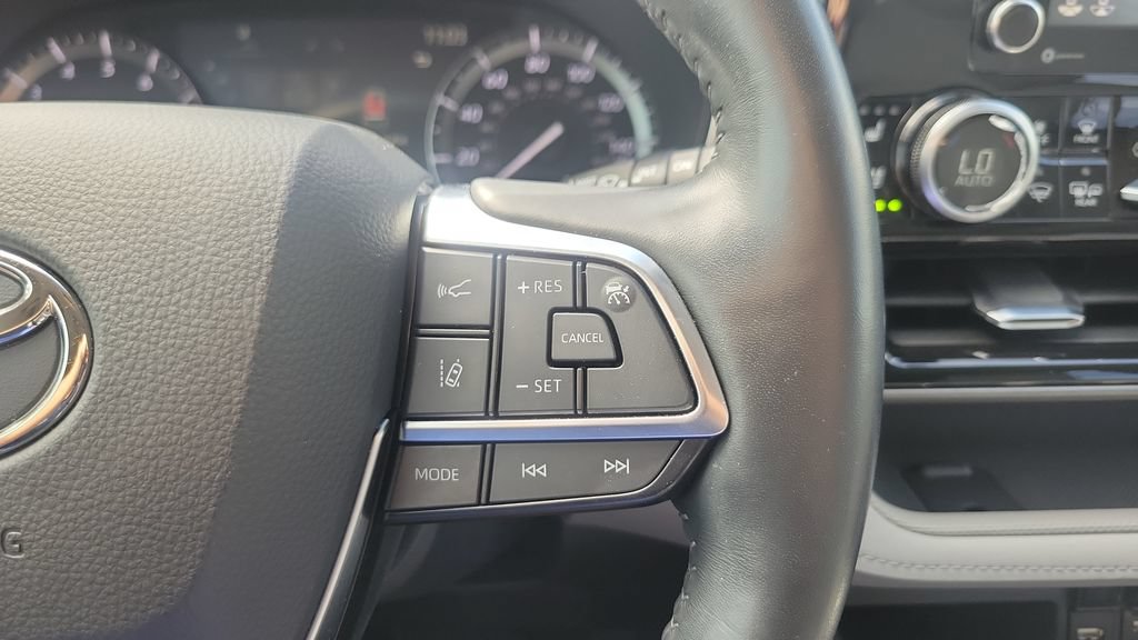 Certified 2021 Toyota Highlander Limited FWD image 21
