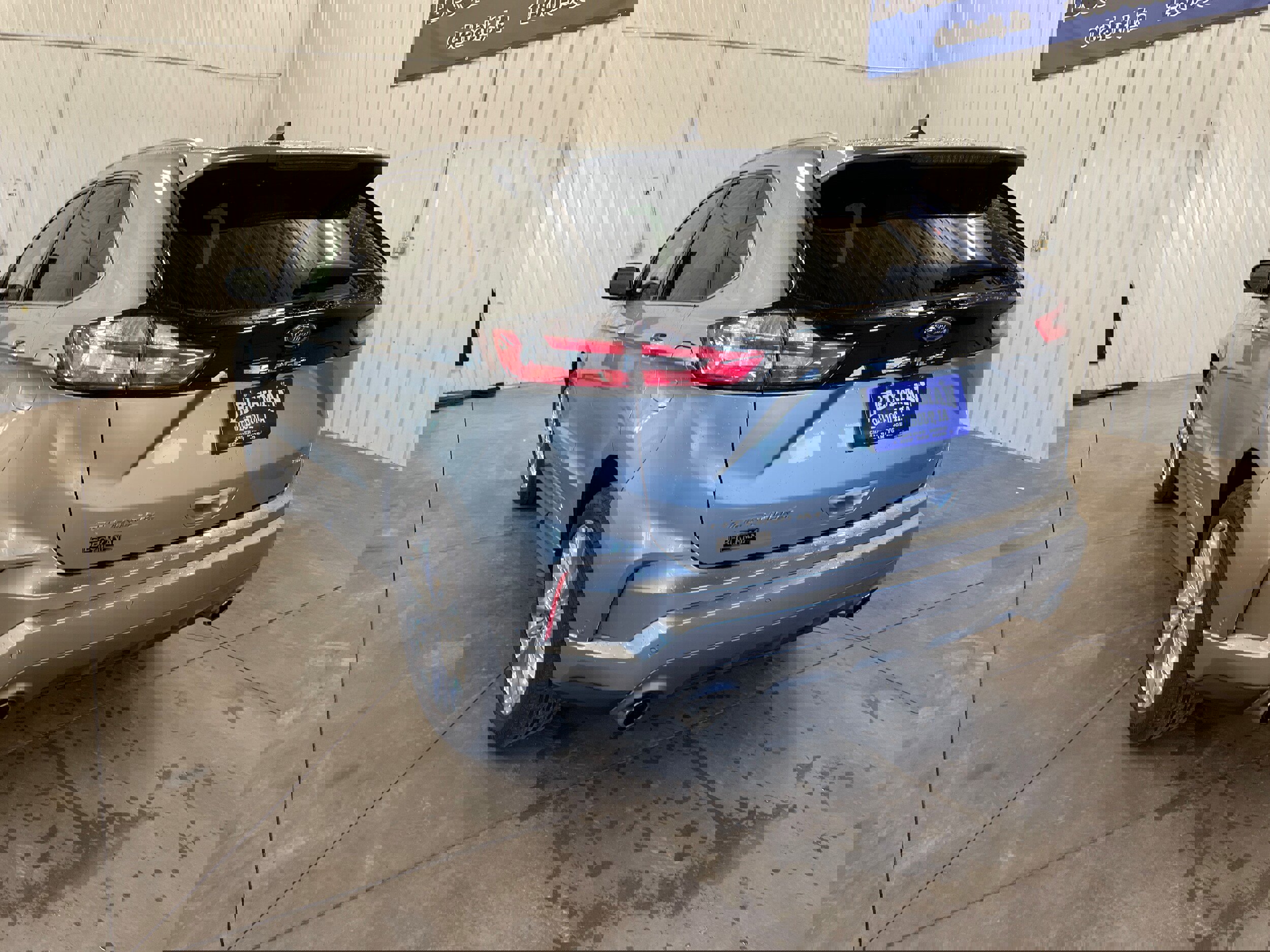Used 2024 Ford Edge Titanium w/ Titanium Elite Package image 3