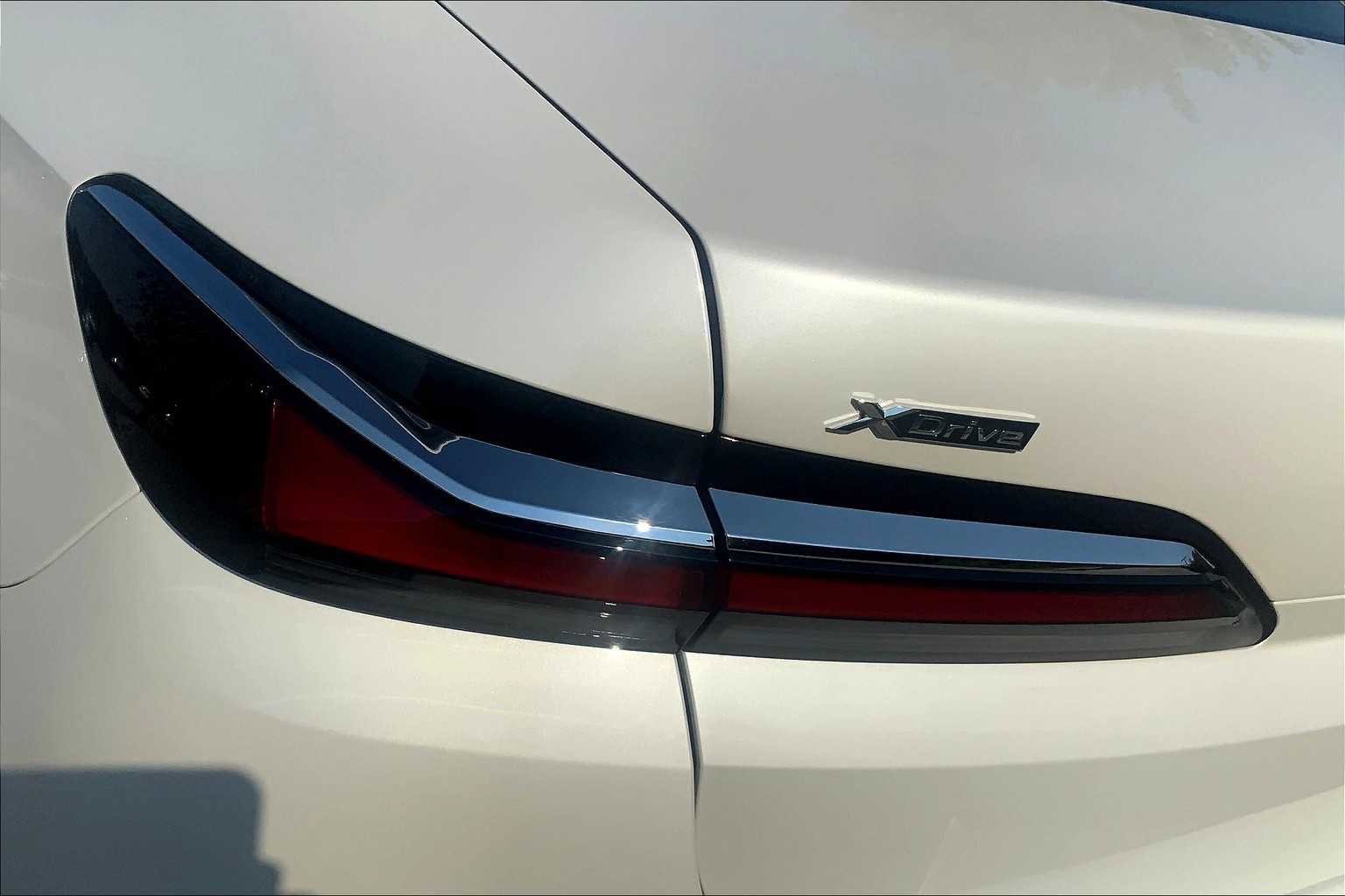 New 2026 BMW 750e xDrive w/ Executive Package image 14