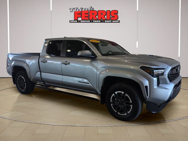 Used 2025 Toyota Tacoma TRD Sport AWD/4WD image 3