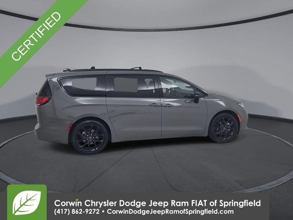 Certified 2025 Chrysler Pacifica Limited image 16