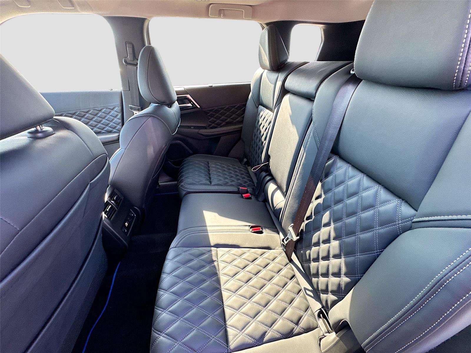 New 2025 Mitsubishi Outlander SEL image 25