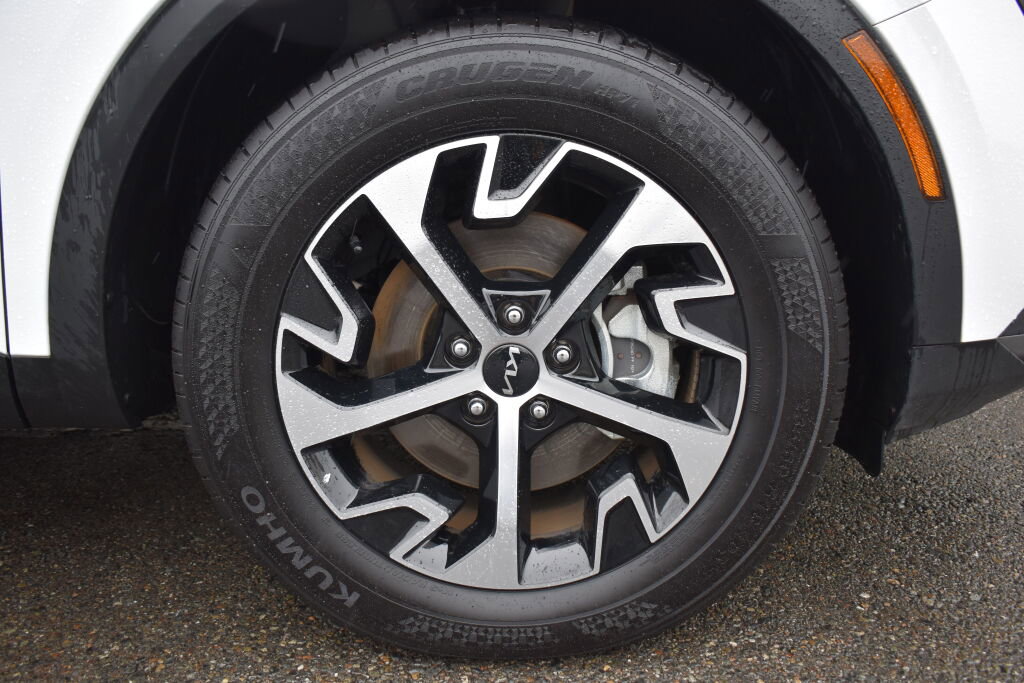 Used 2025 Kia Sportage EX image 28