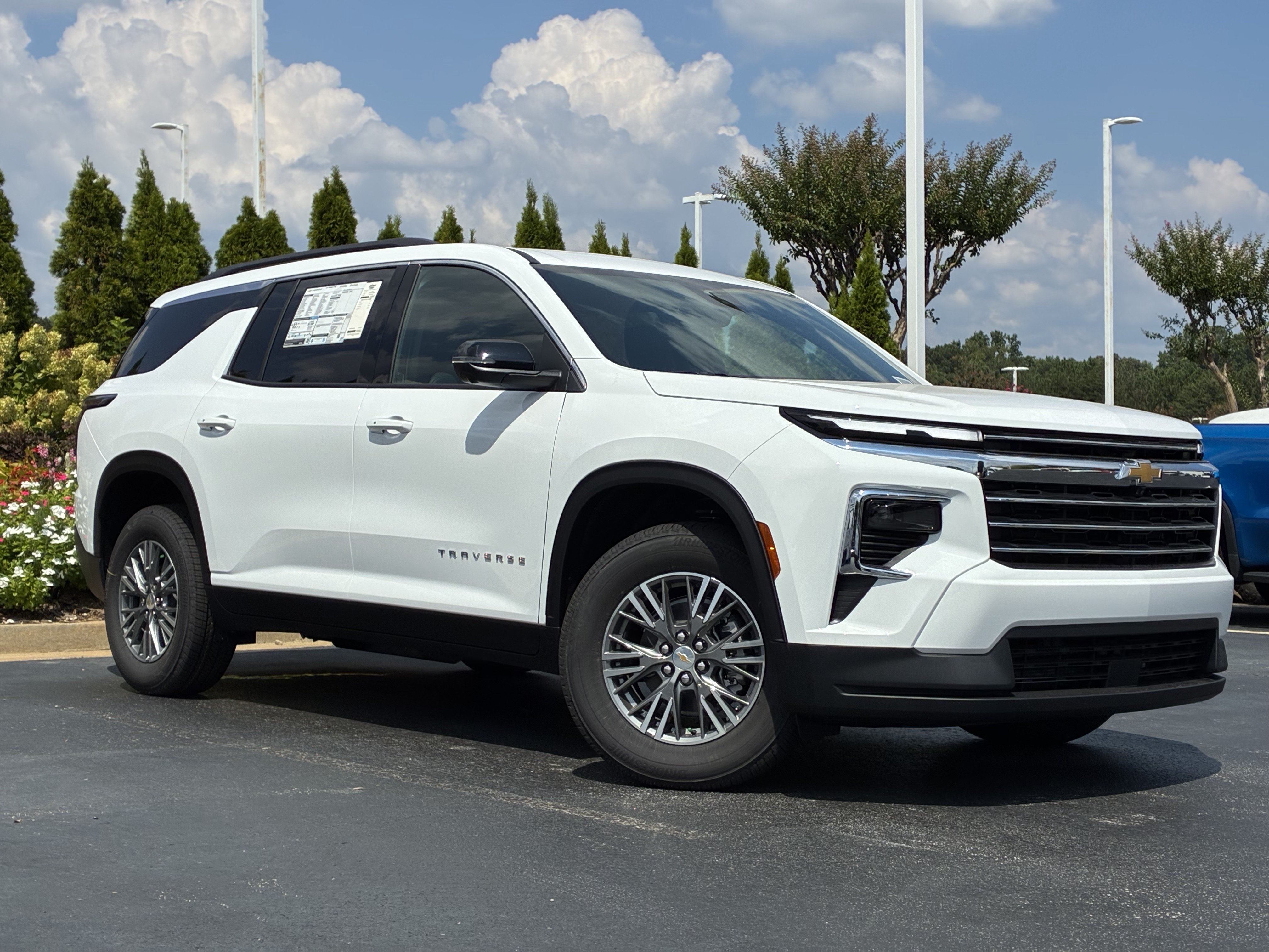 New 2027 Chevrolet Traverse LT w/ Driver Confidence Package FWD image 2