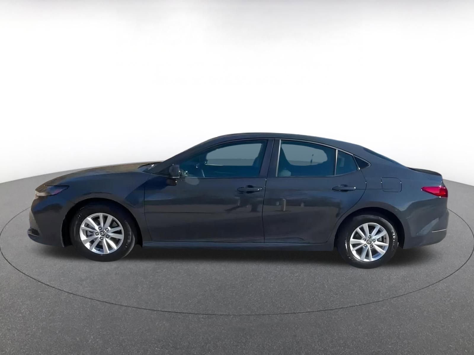 Used 2025 Toyota Camry LE image 9