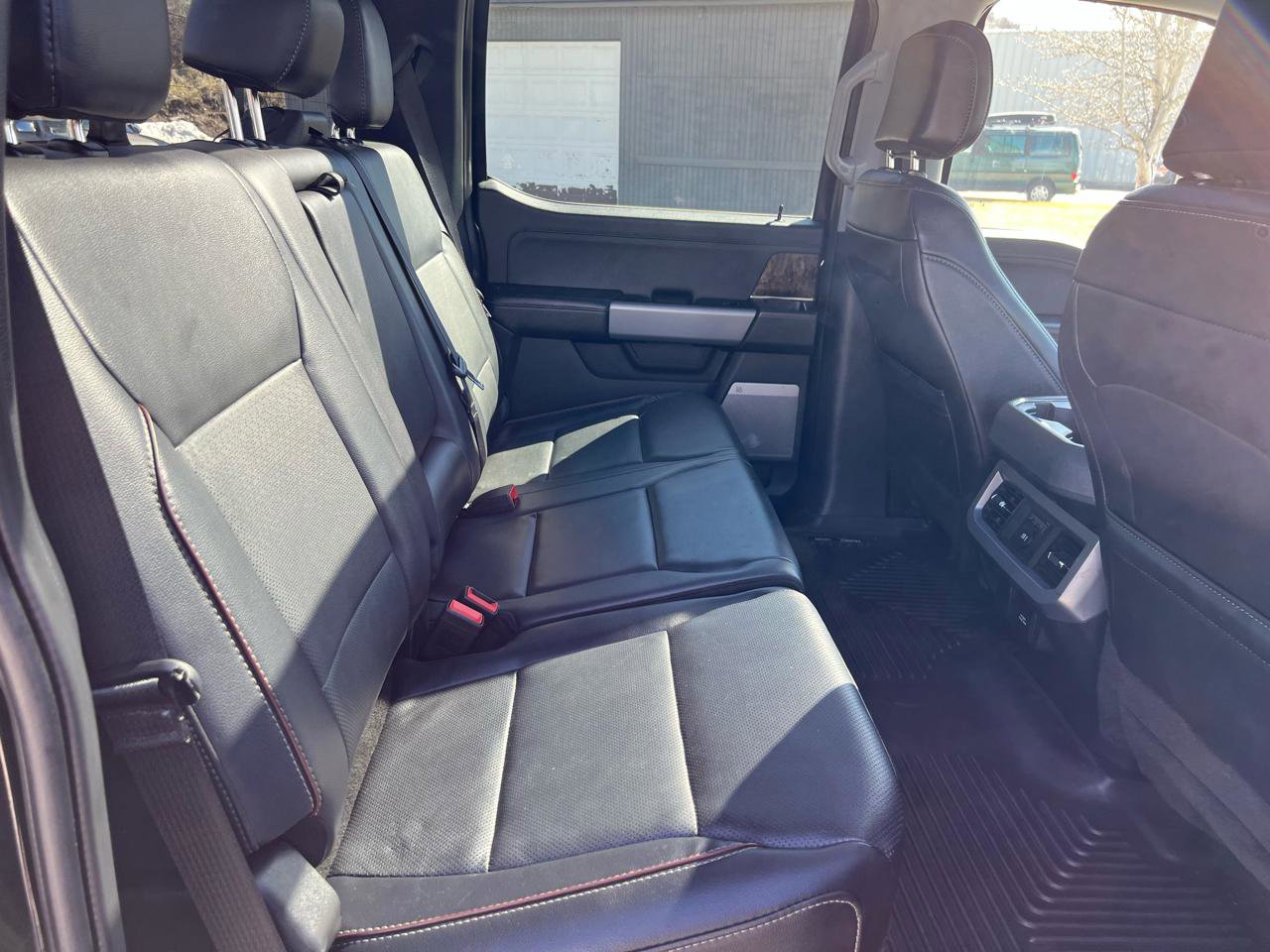 Used 2024 Ford F450 Lariat image 16