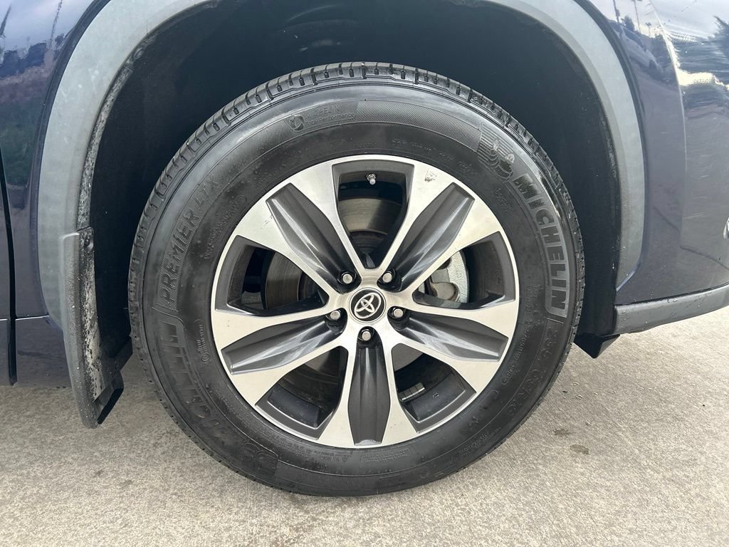 Used 2020 Toyota Highlander XLE AWD/4WD image 34