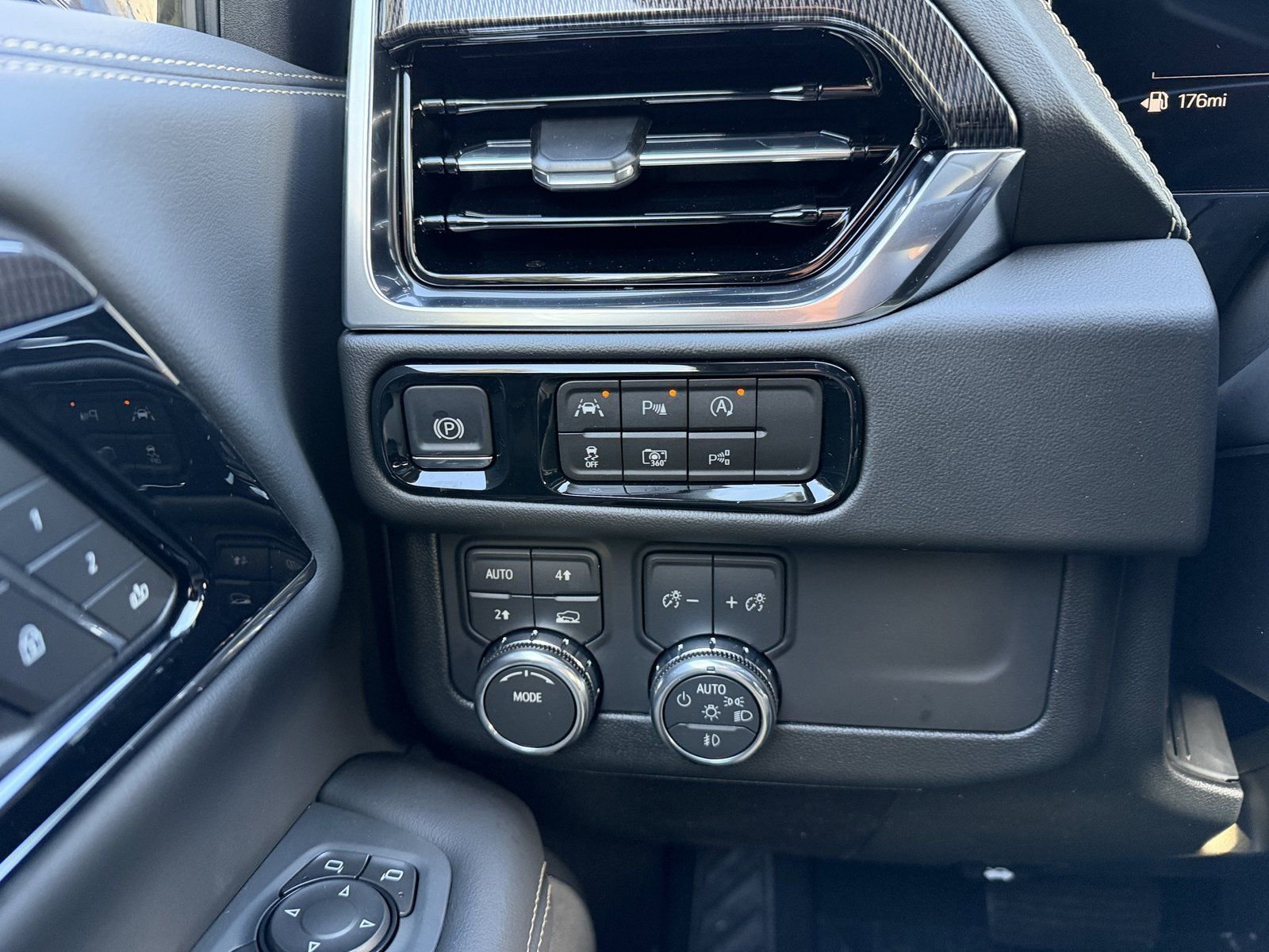 New 2026 GMC Yukon Elevation image 12