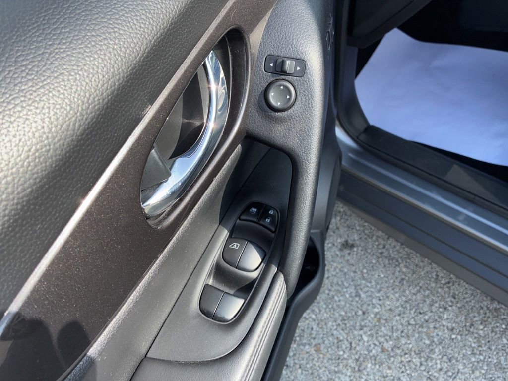 Used 2019 Nissan Rogue SV w/ Sun & Sound Touring Package AWD/4WD image 24