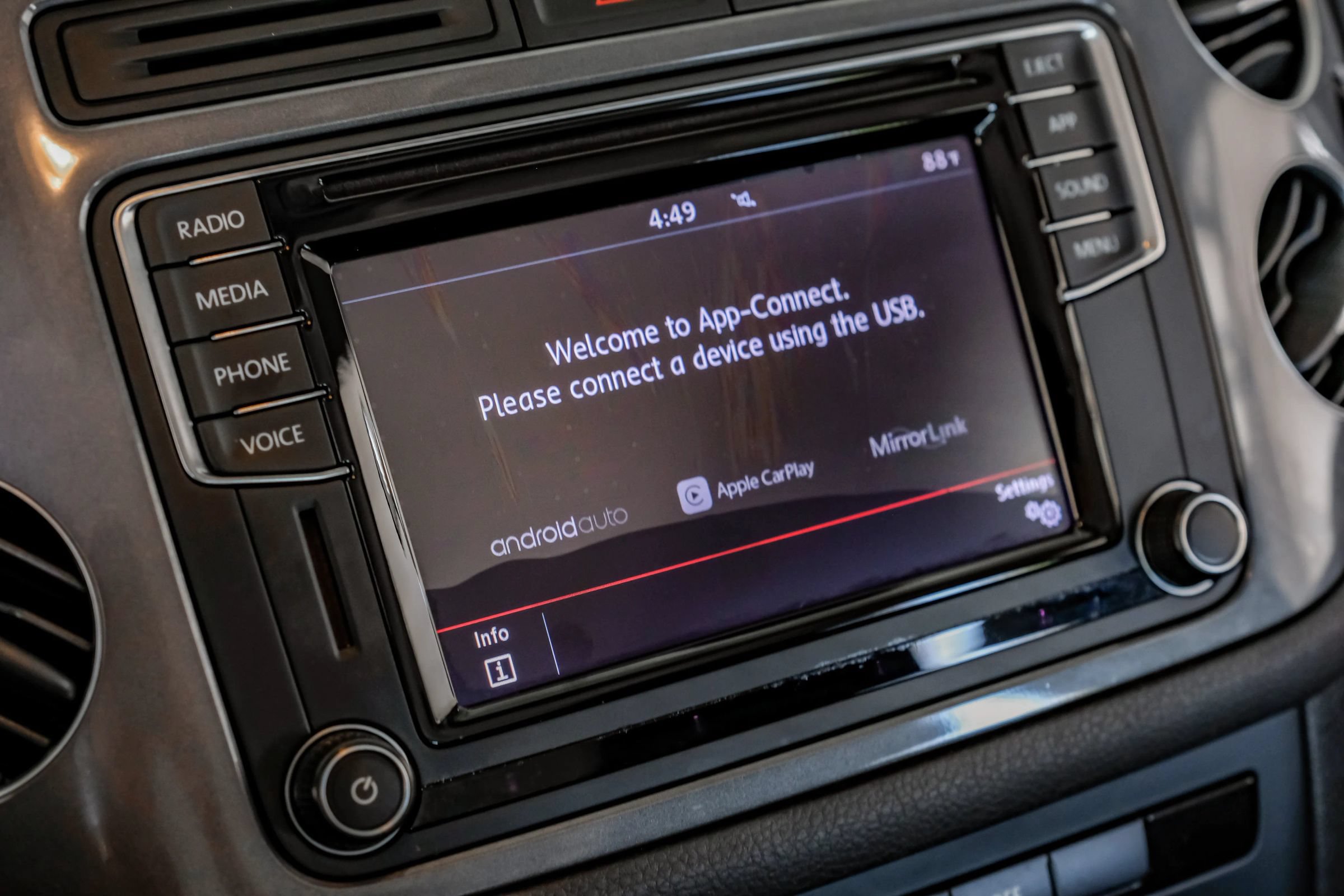 Used 2018 Volkswagen Tiguan Limited w/ Premium Package FWD image 29