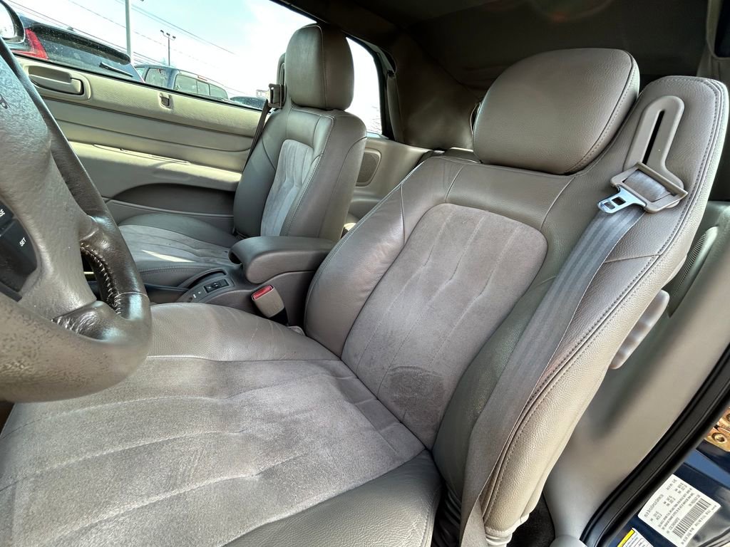 Used 2005 Chrysler Sebring Touring w/ Electronics Convenience Group image 16