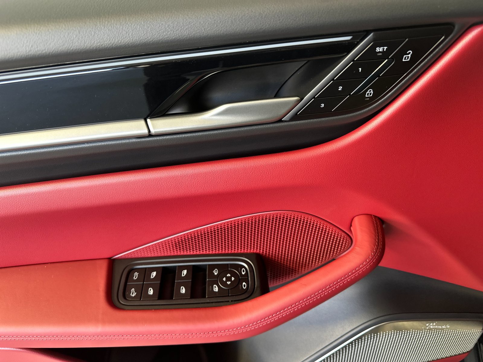 New 2026 Porsche Macan 4 Electric AWD/4WD image 12