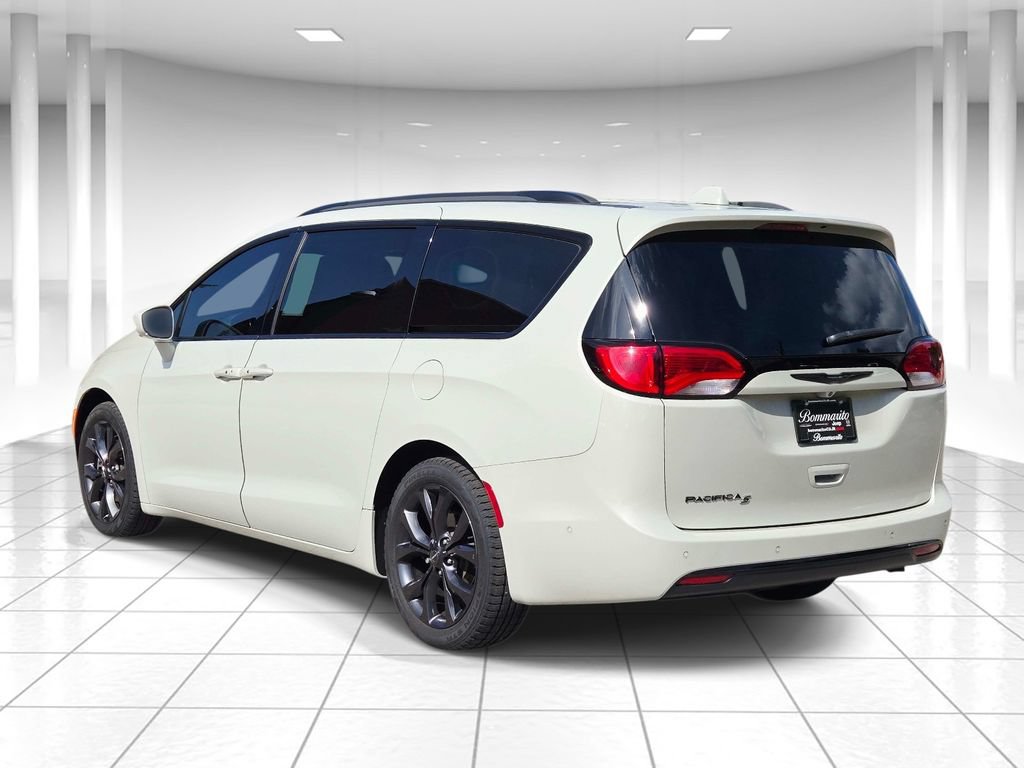 Used 2019 Chrysler Pacifica Touring-L Plus w/ Advanced Safetytec Group FWD image 5
