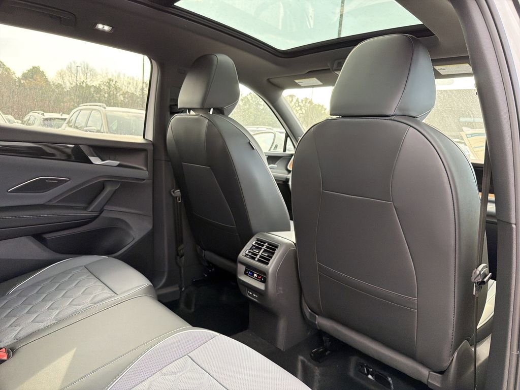 New 2026 Volkswagen Tiguan SEL R-Line image 18