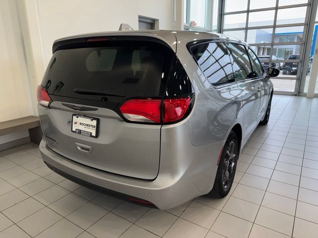Used 2019 Chrysler Pacifica Touring Plus w/ S Appearance Package FWD image 37