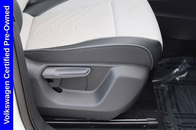 Used 2025 Volkswagen Tiguan SE image 21