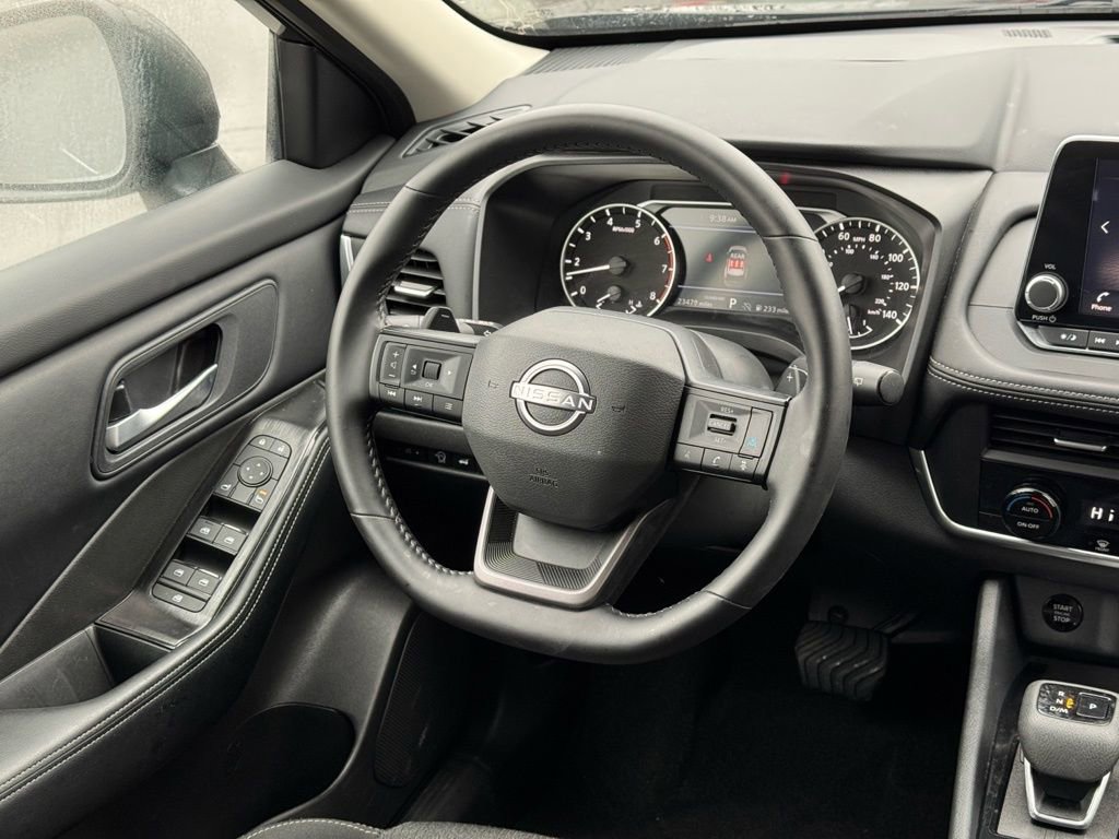 Used 2025 Nissan Rogue SV image 19