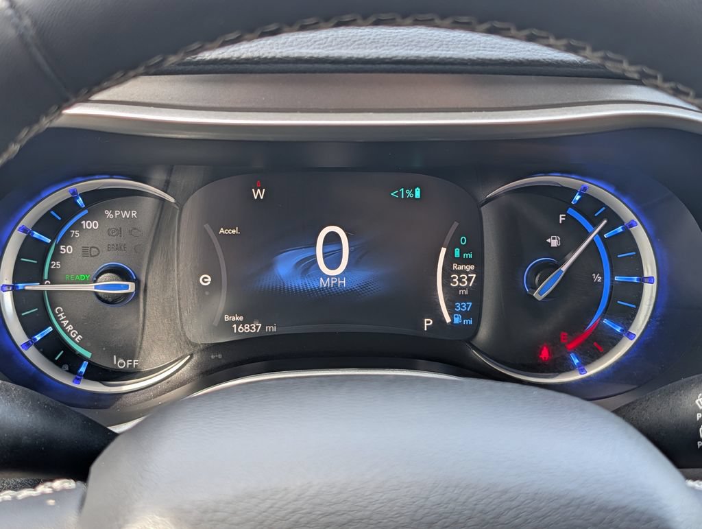 Used 2023 Chrysler Pacifica Touring-L FWD image 25