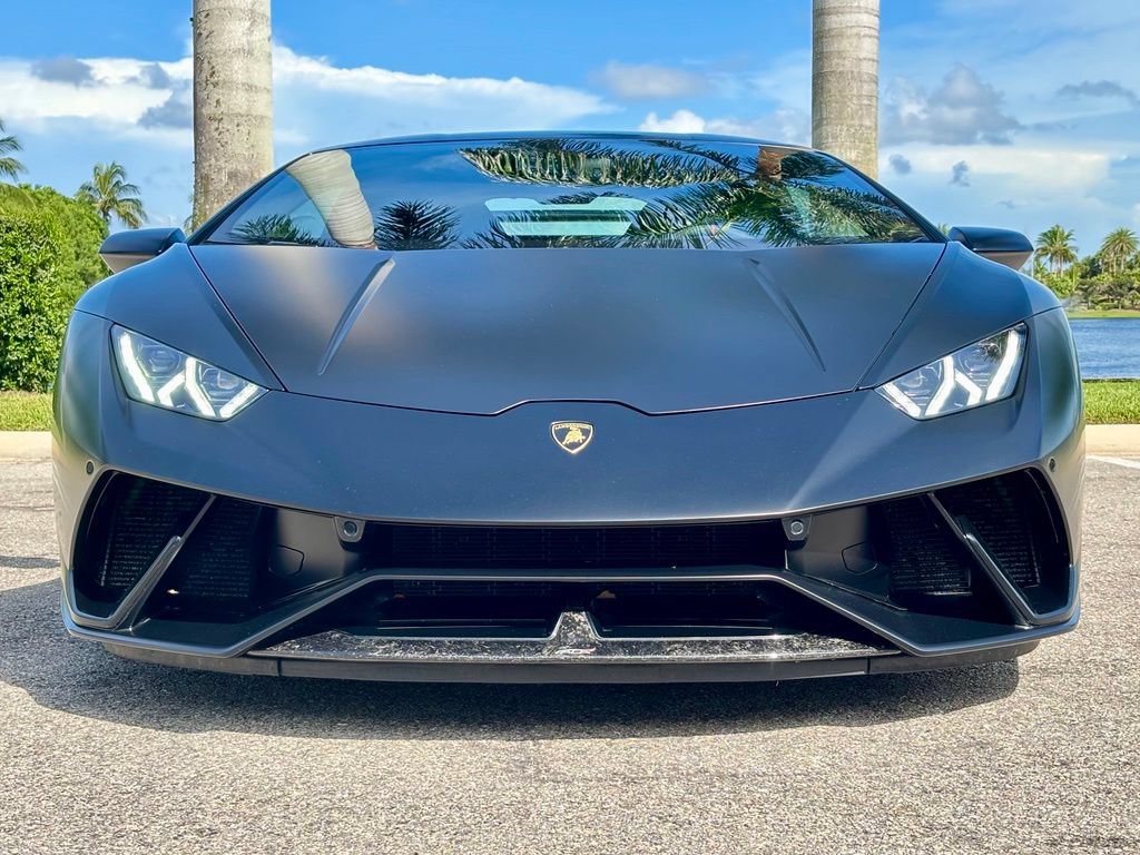 Used 2018 Lamborghini Huracan Performante AWD/4WD image 3