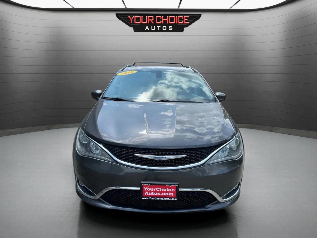 Used 2018 Chrysler Pacifica Touring-L image 8