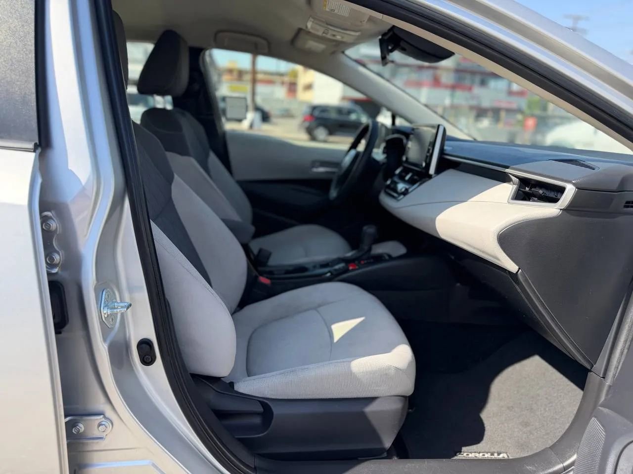 Used 2020 Toyota Corolla LE w/ Carpet Mat Package (TMS) FWD image 37