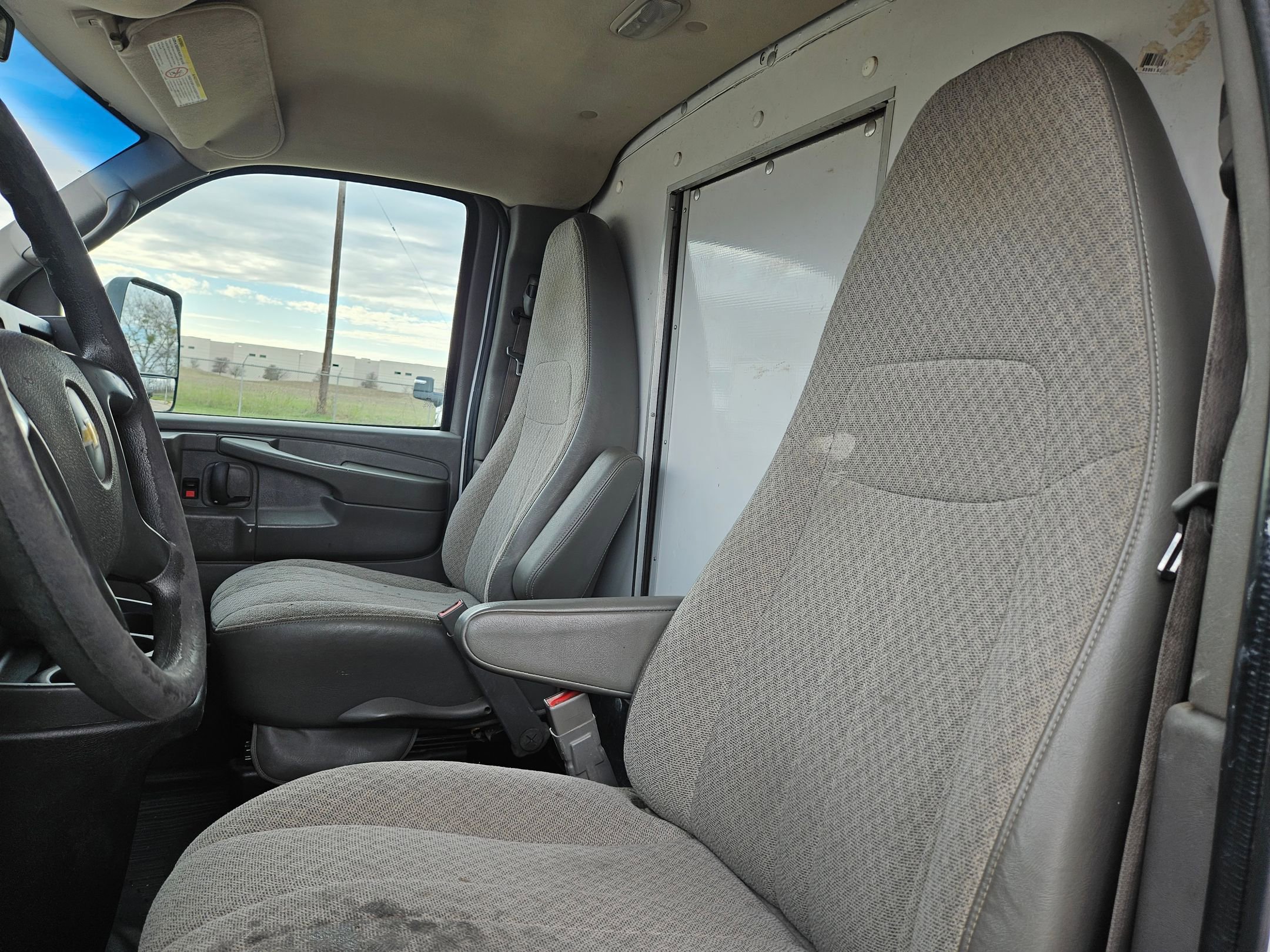 Used 2015 Chevrolet Express 3500 Extended image 12