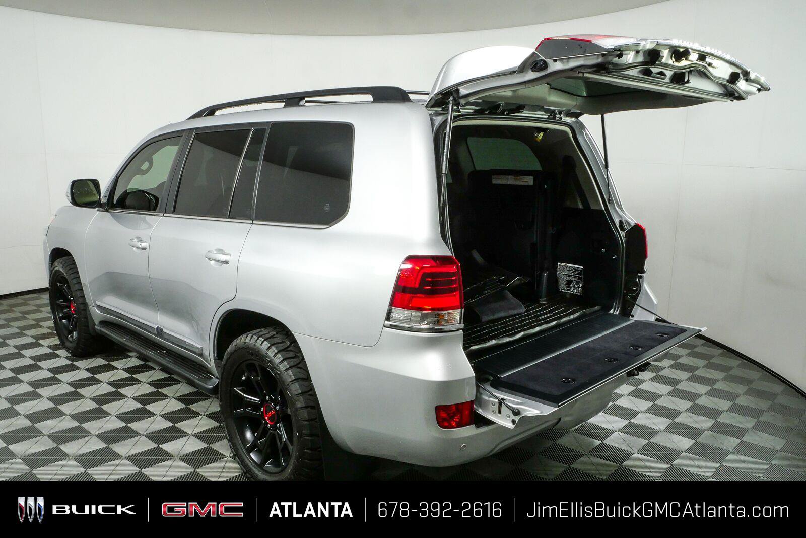 Used 2017 Toyota Land Cruiser AWD/4WD image 36