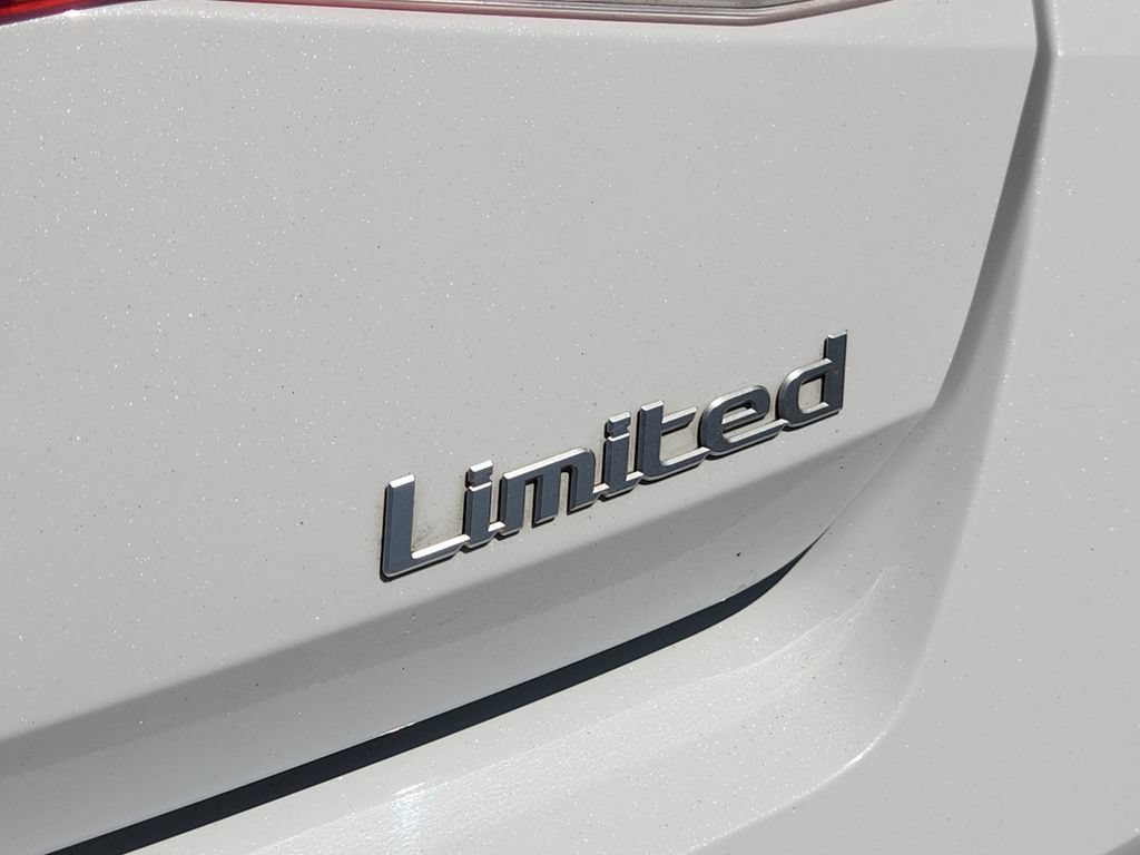 Used 2024 Hyundai Elantra Limited FWD image 9