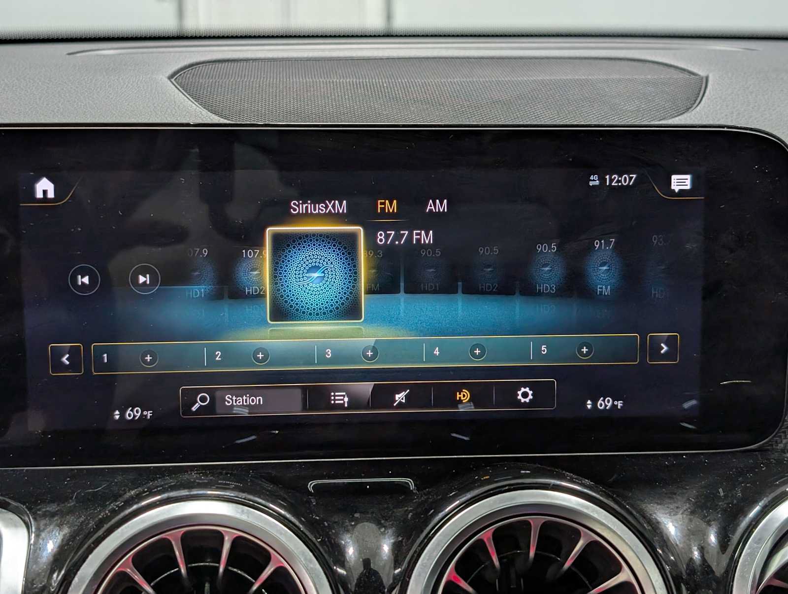 Used 2023 Mercedes-Benz GLB 250 4MATIC image 24