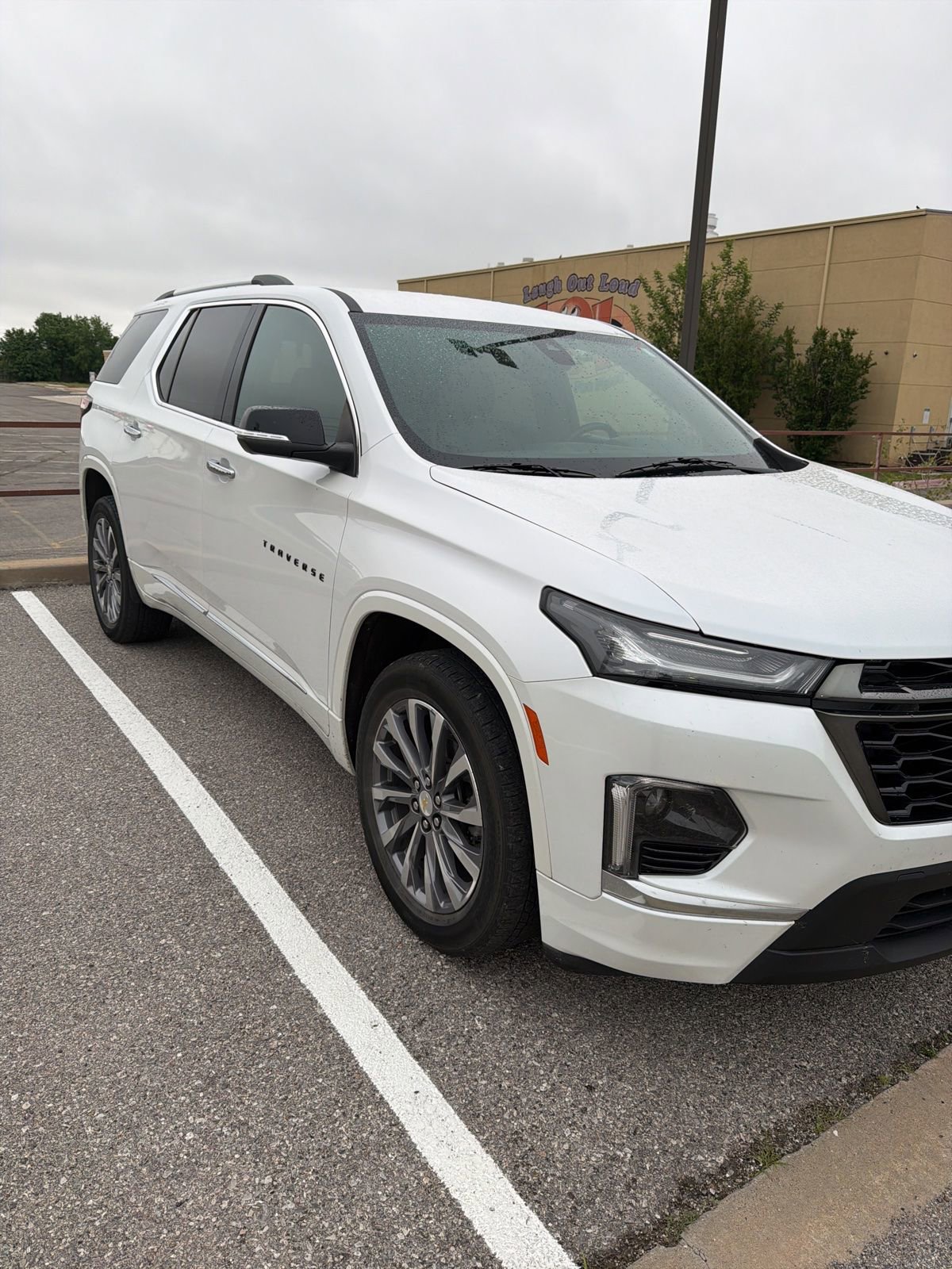 Used 2023 Chevrolet Traverse Premier w/ LPO, Roadside Safety Package FWD image 3