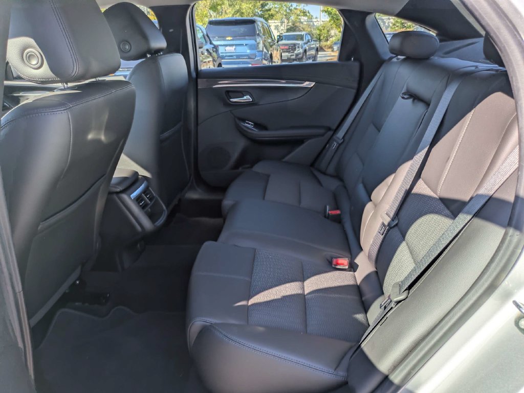 Used 2018 Chevrolet Impala LT FWD image 14