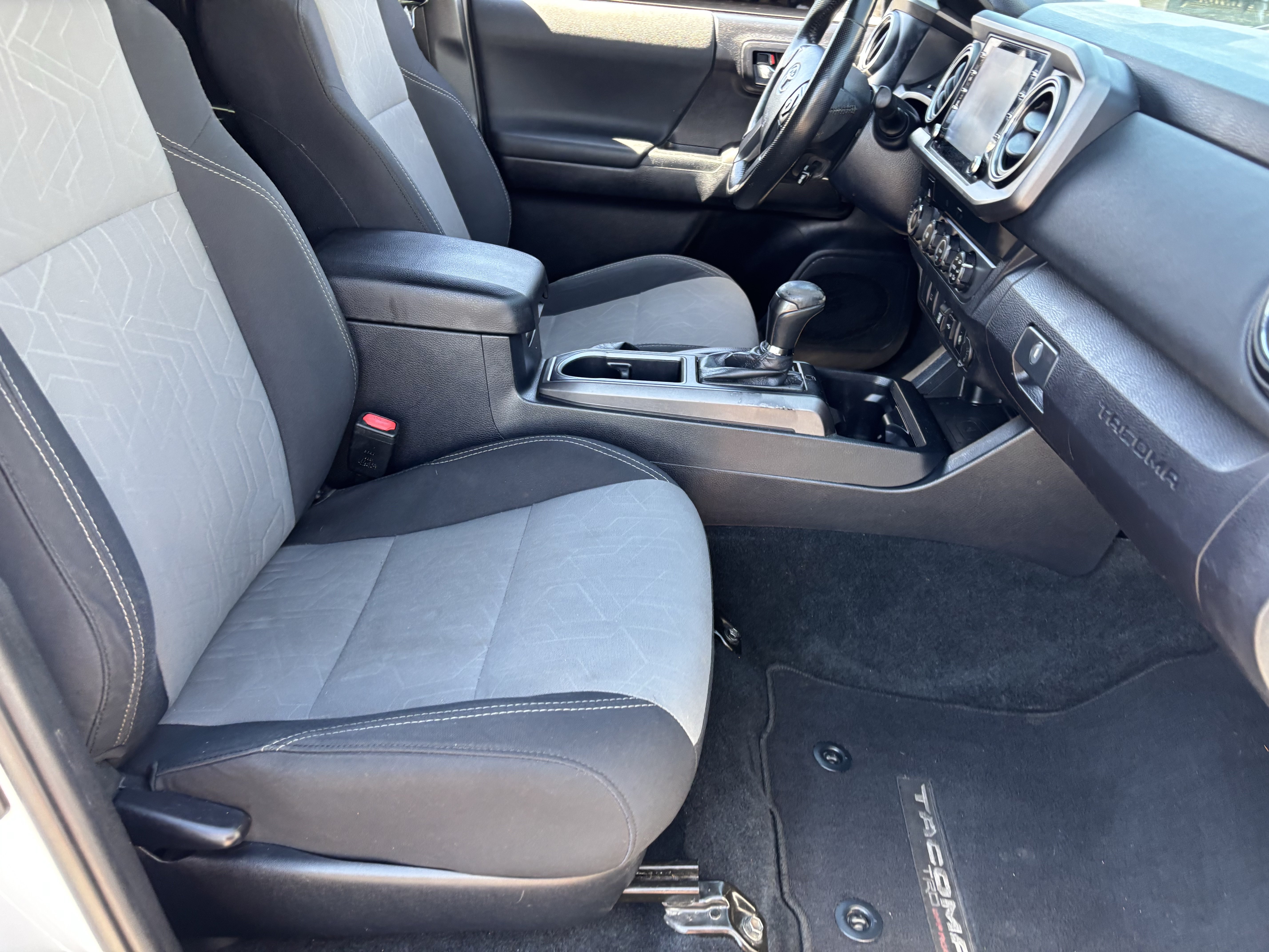 Used 2020 Toyota Tacoma TRD Off-Road AWD/4WD image 9