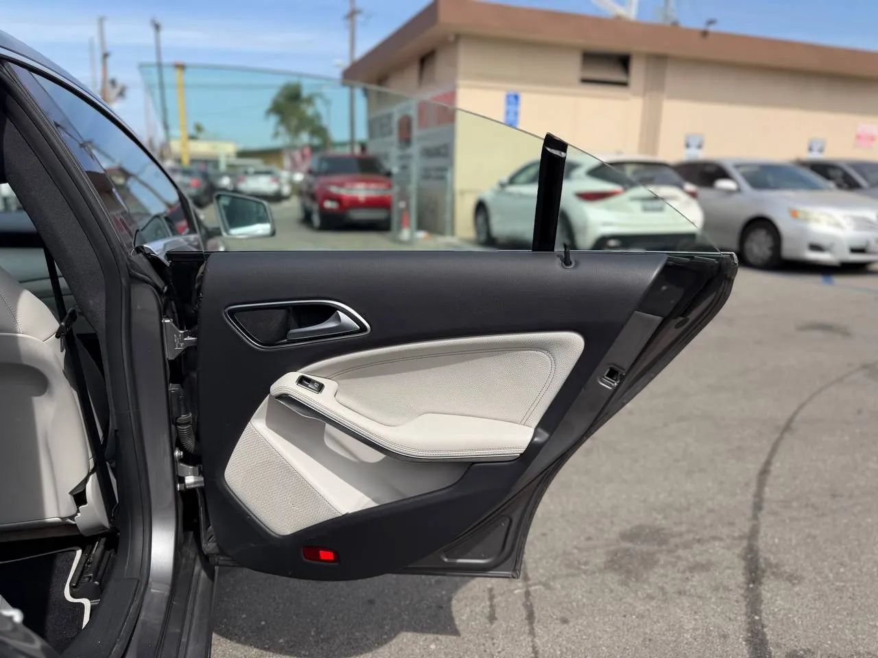 Used 2014 Mercedes-Benz CLA 250 4MATIC image 34