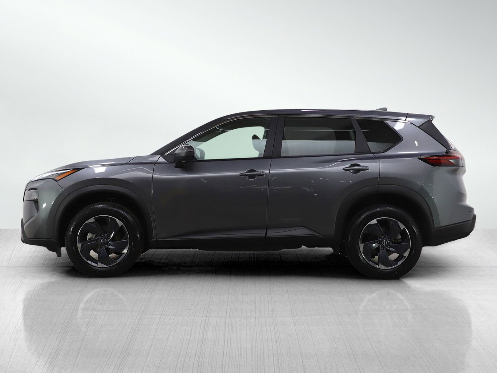 Used 2025 Nissan Rogue SV image 2