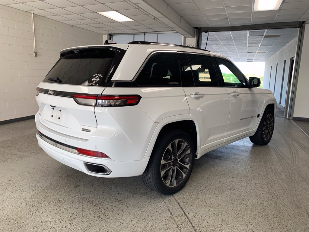 Used 2023 Jeep Grand Cherokee Overland w/ Luxury Tech Group IV AWD/4WD image 5