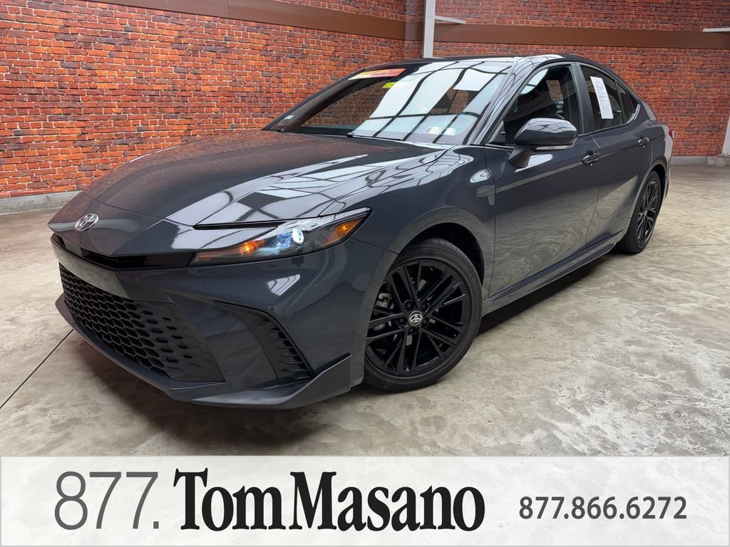 Used 2025 Toyota Camry SE FWD image 1