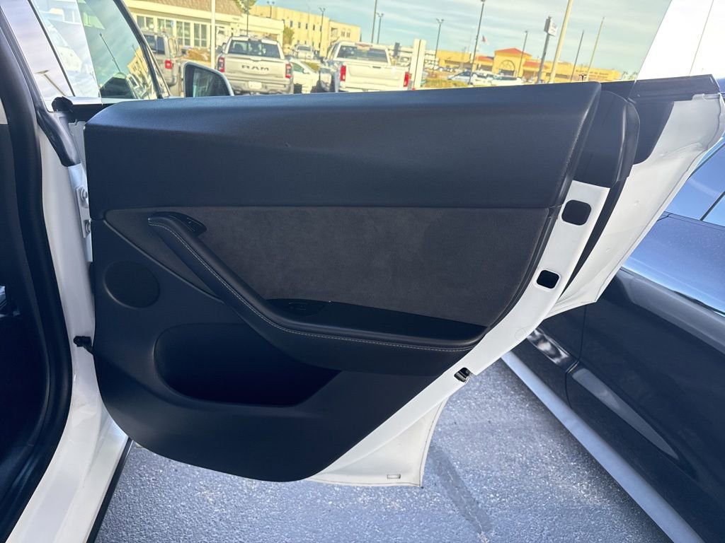 Used 2020 Tesla Model Y Long Range image 29