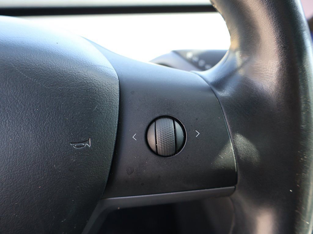 Used 2018 Tesla Model 3 Performance image 39