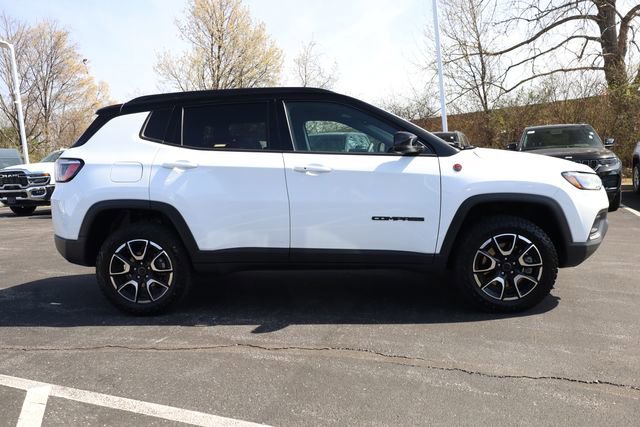Used 2025 Jeep Compass Trailhawk image 4