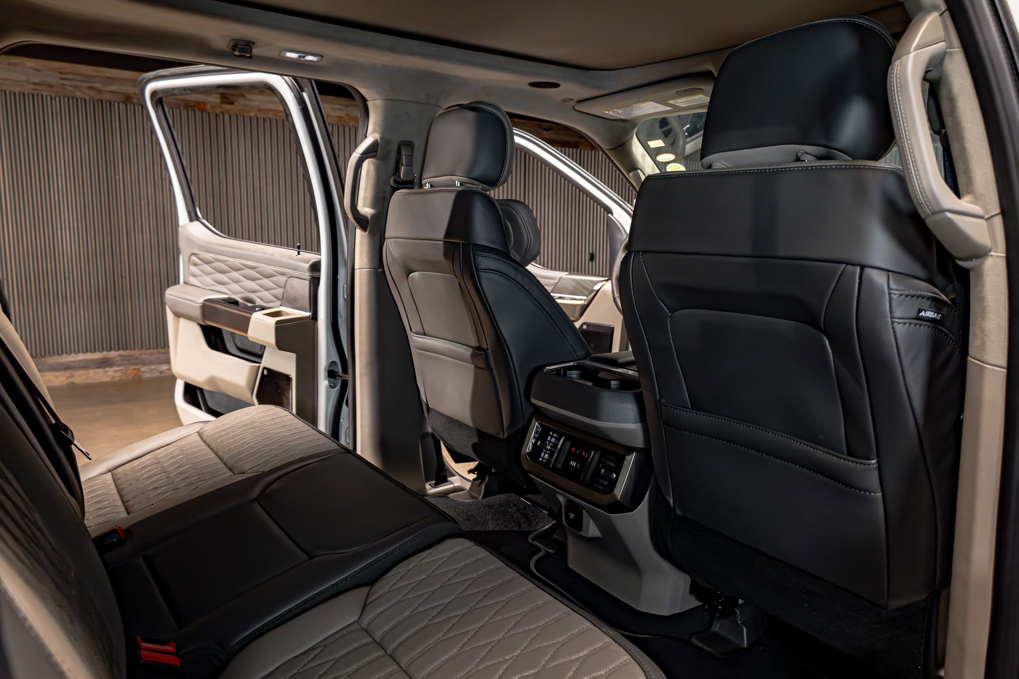 Used 2026 Ford F450 Platinum w/ Platinum Plus Package image 27