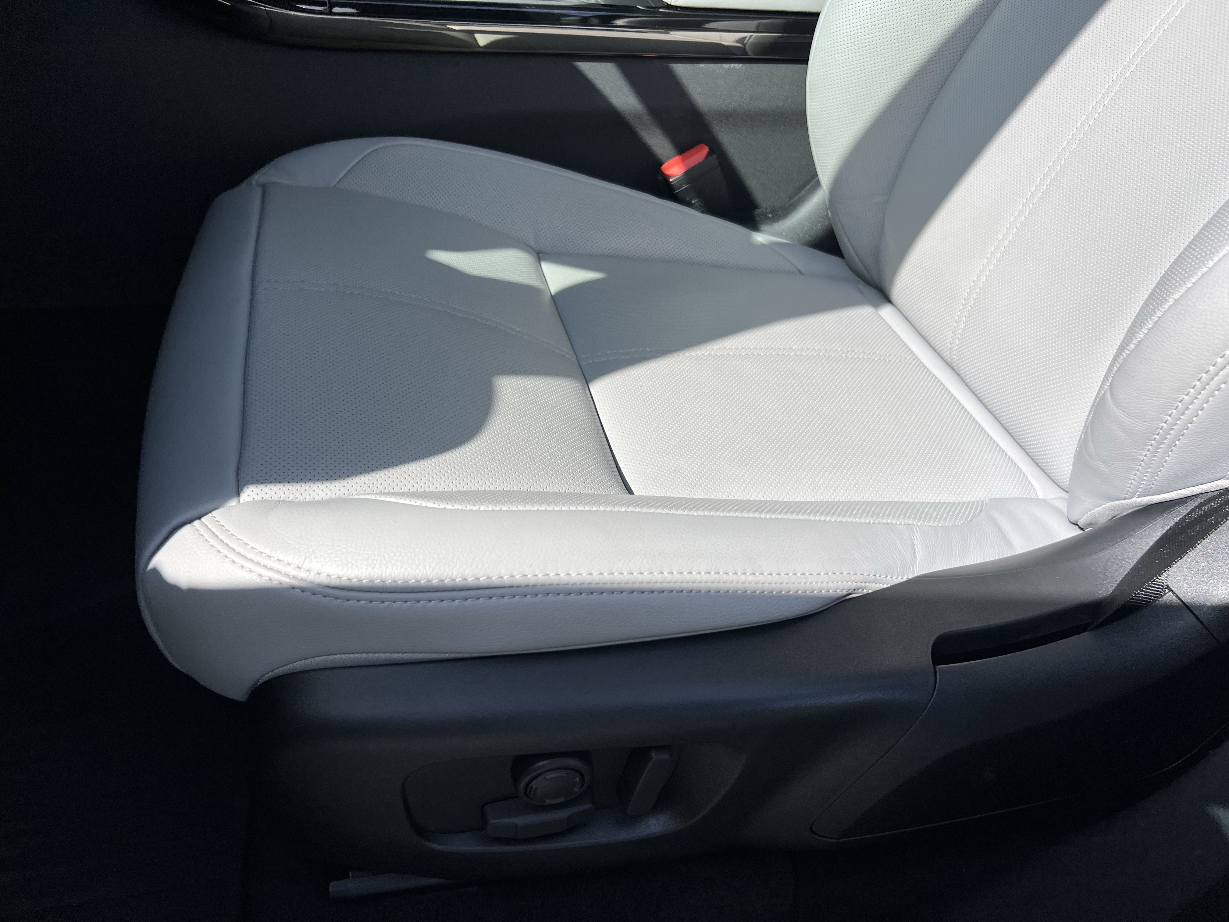 Certified 2025 Land Rover Range Rover Velar S image 18