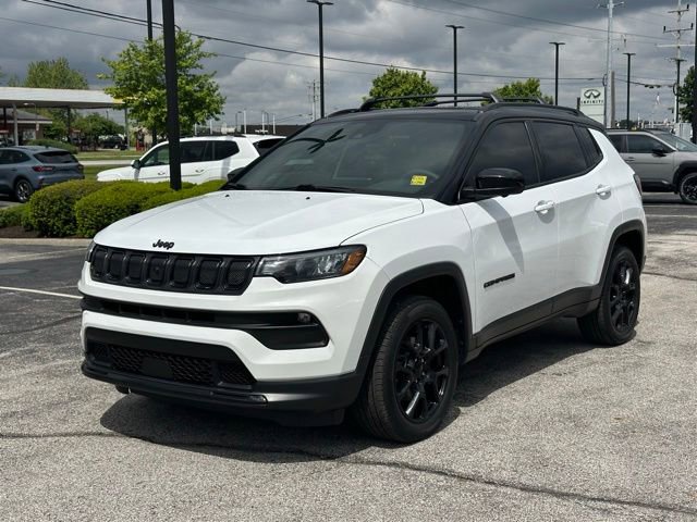 Used 2022 Jeep Compass Latitude w/ Sun and Sound Group AWD/4WD image 3